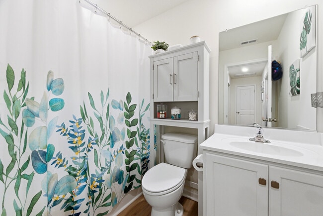 Foto del edificio - 1615 Independence Blvd