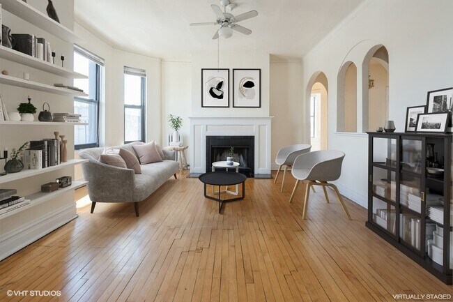 Foto del edificio - 1200 W Addison St