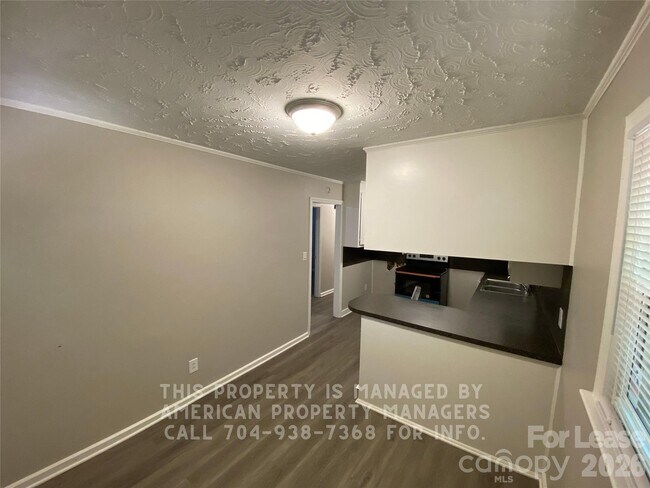 Building Photo - 501 Rosemont Ave