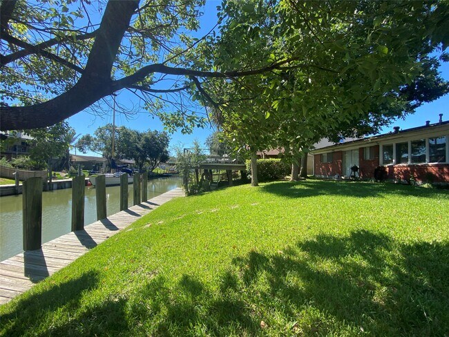 Foto del edificio - 16 Harbor Ln