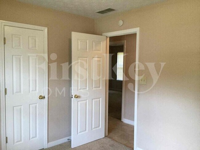 Building Photo - 115 Mountainview Dr