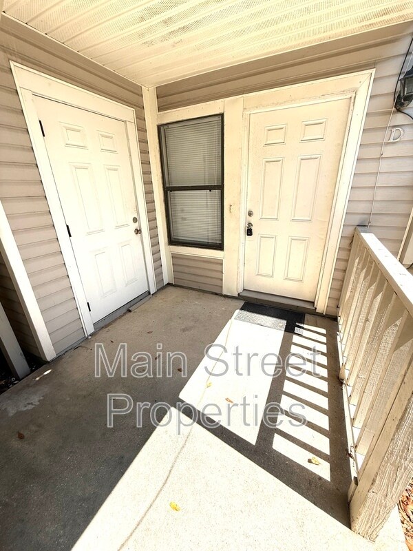 Building Photo - 3202 Redwood Ln