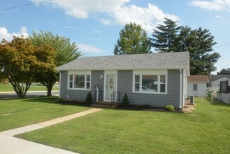 Building Photo - 116 E Cochran St
