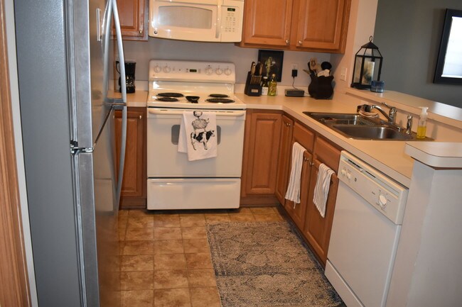 Kitchen - 7204 Kimberly Ln N