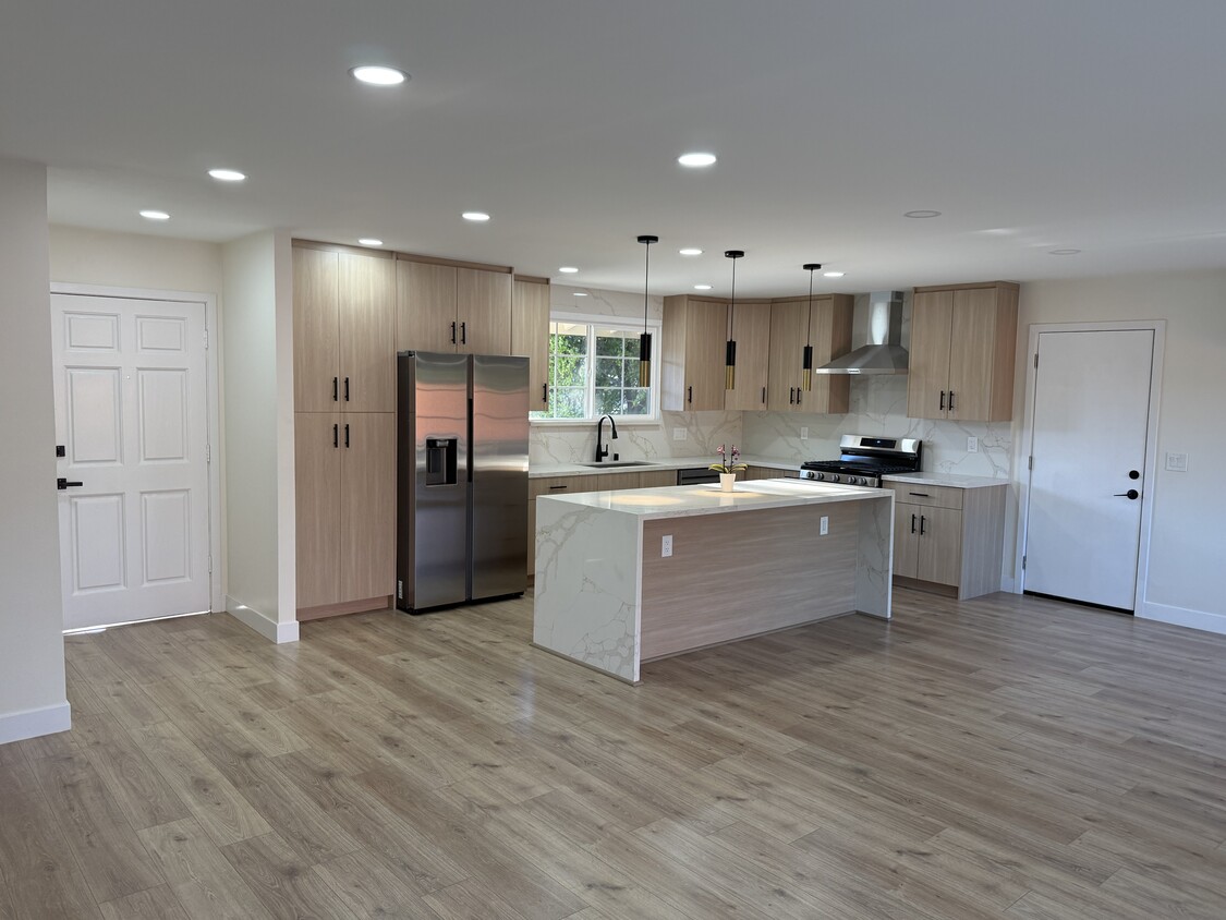 Foto principal - 6520 Debs Ave