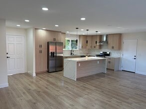 Building Photo - 6520 Debs Ave