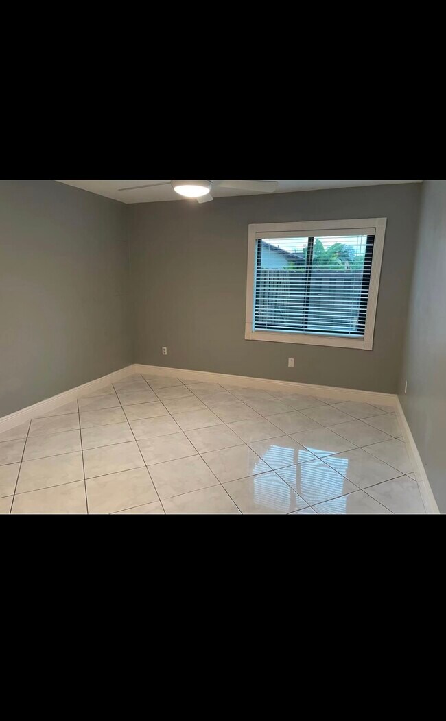 Foto del edificio - 5435 SW 148th Pl