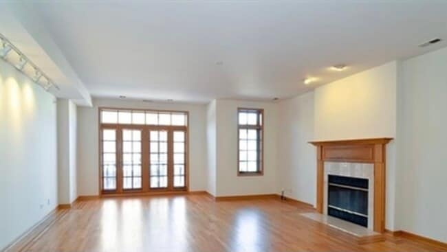 Building Photo - 2533 N Halsted St