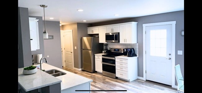 Building Photo - Charming 3-Bed, 3-Bath Two-Story Rental Home with Deck – Pets Welcome!