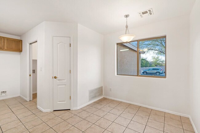 Foto del edificio - 6322 W Desert Laurel Ln