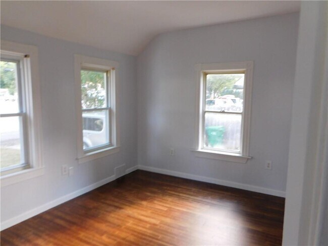 Building Photo - 115 Rock Ave