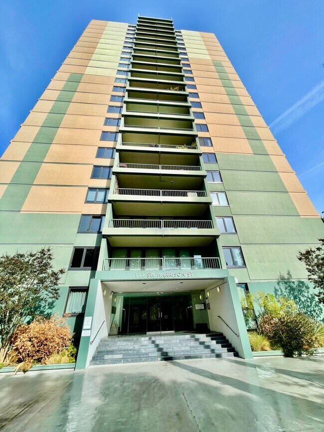 Foto del edificio - Modern 2-Bed, 2-Bath Downtown Condo with P...