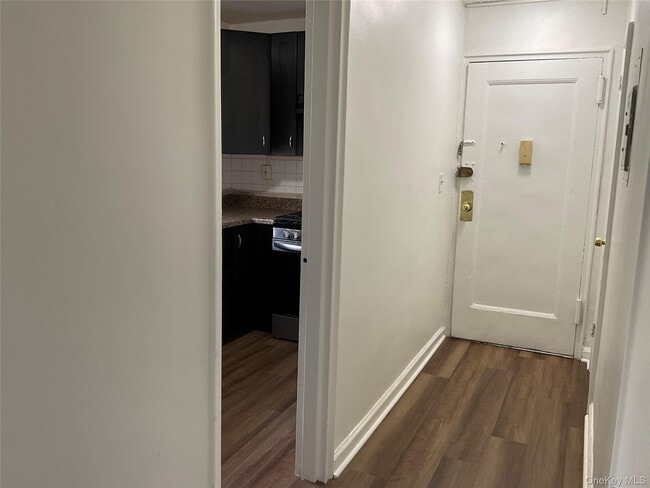 Foto del edificio - 320 S Broadway