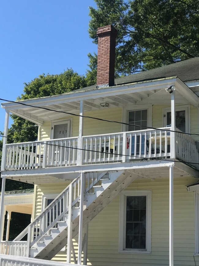 Building Photo - 807 N Mecklenburg Ave