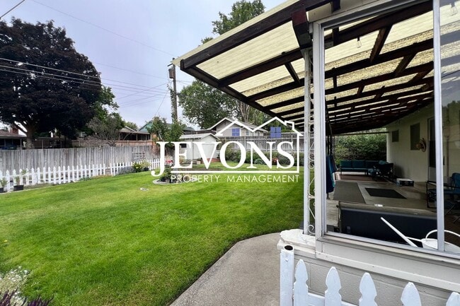 Building Photo - Spacious 4BD/2BA Mid-Century Home | 1,788 Sq. Ft. | Prime Yakima Location!