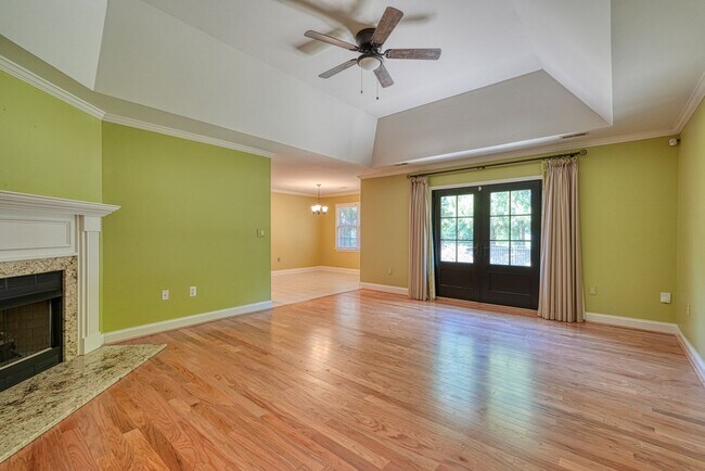 Foto del edificio - 210 Rivermill Ct