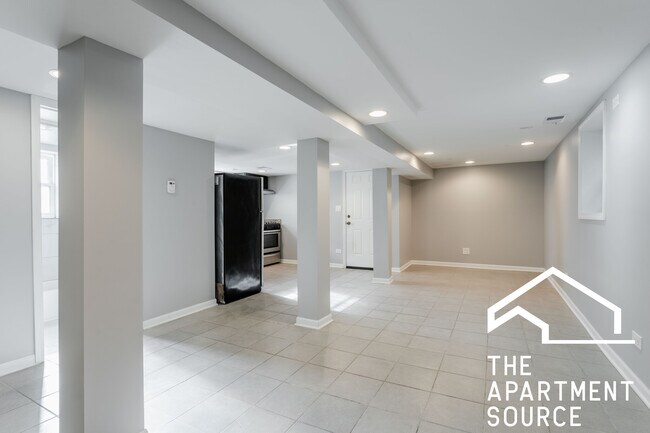 Building Photo - 2614 N Springfield Ave