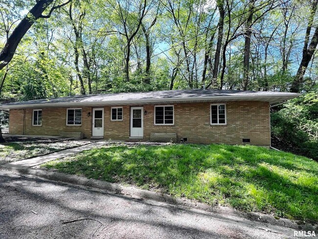 Foto del edificio - 112 Oakdale Ave