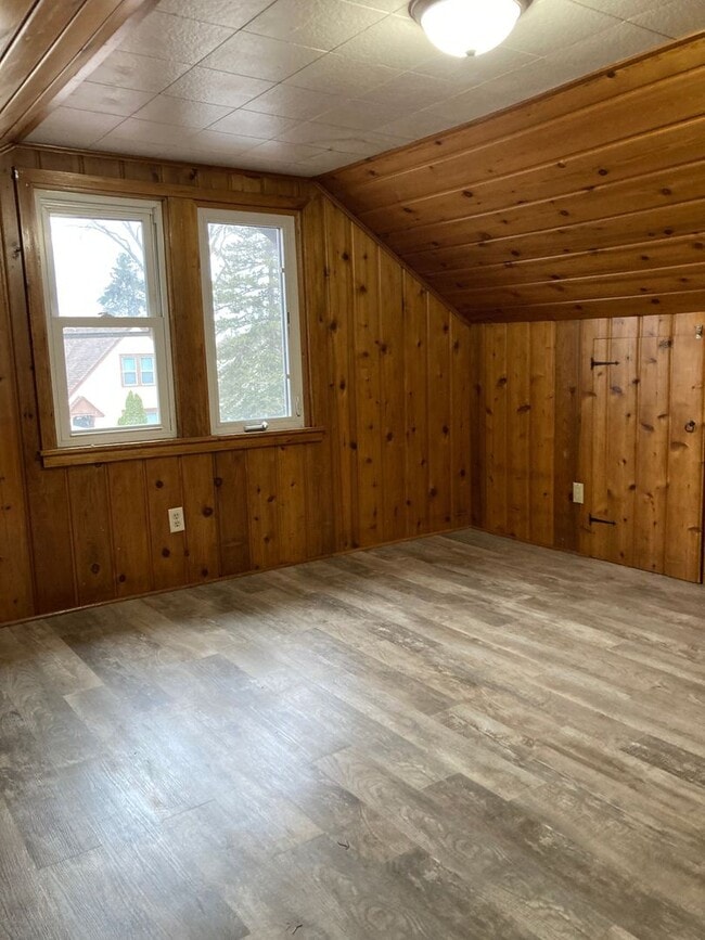 Building Photo - Charming 4 Bedroom 1 Bathroom Home in St.Cloud!