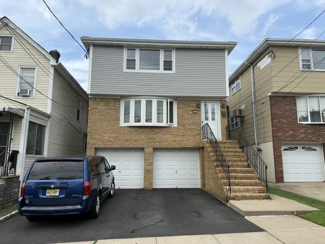 Building Photo - 537 Davis Ave