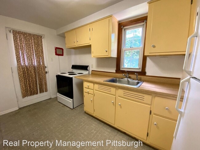 Building Photo - 3 br, 1 bath House - 100 Erhardt Drive