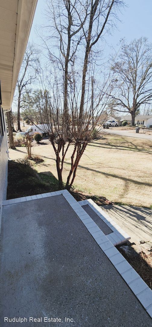 Building Photo - 3 br, 2.5 bath House - 4025 N. Cahaba Dr.