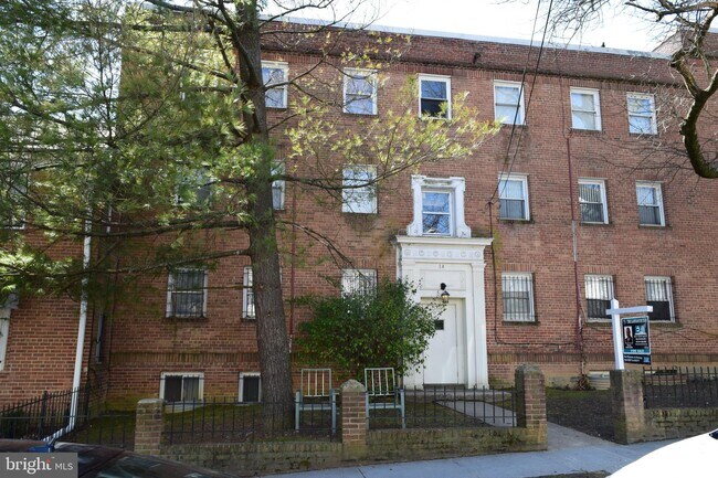 Foto del edificio - 14 Danbury St SW