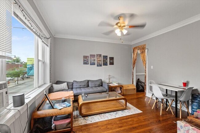 Foto del edificio - 3 bedroom in Chicago IL 60614