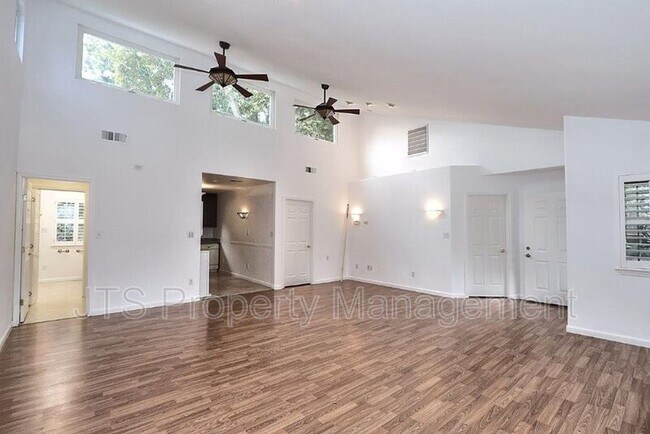 Building Photo - 2221 Claremont Rd