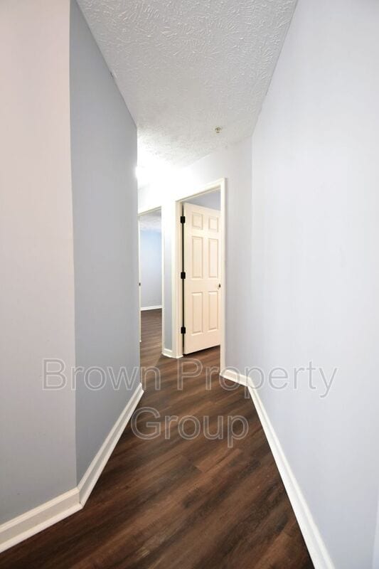 Foto del edificio - 295 Warton Ln