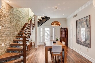Building Photo - 1409 Palantine Hill Dr