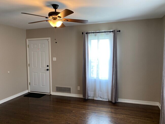 Living Room Entry - 6717 Huron Ave