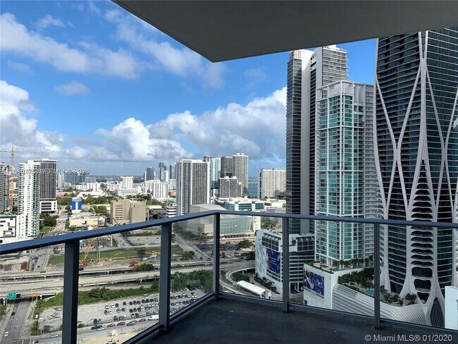 Foto del edificio - 851 NE 1st Ave