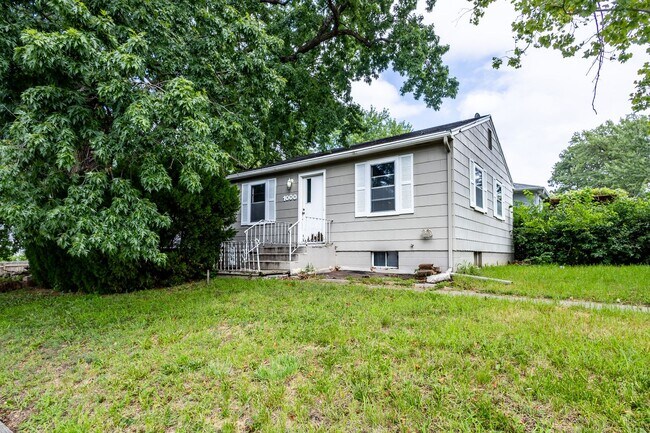 Building Photo - Charming 2BD/1BA House!!!!