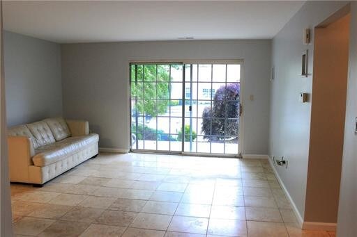 Foto del edificio - 1402 Commons at Kingswood Dr