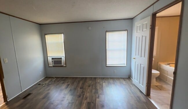 Building Photo - 115 Mary Ave