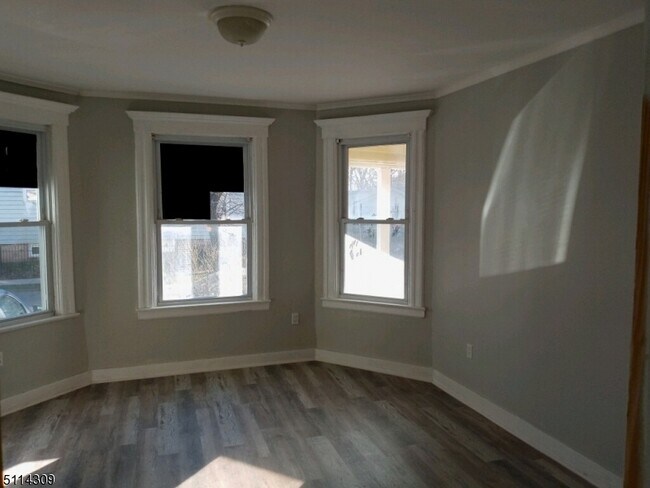 Foto del edificio - 176 Springdale Ave
