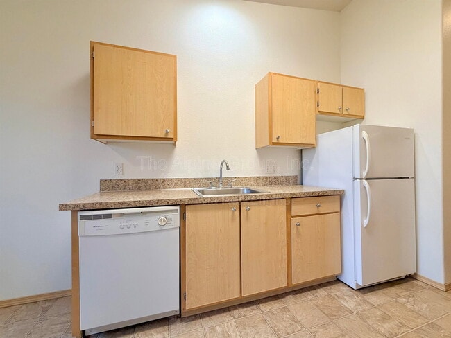 Building Photo - 10020 SW 125th Ave