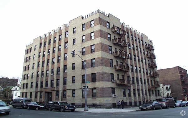 Primary Photo - 51 Buchanan Pl