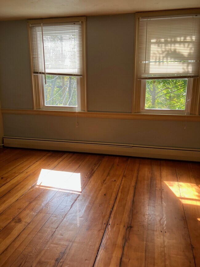 Foto del edificio - 81 Chester Rd