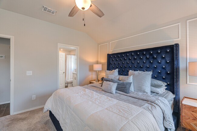 Building Photo - 26106 Halwell Mnr Ln