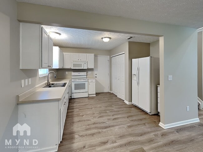 Building Photo - 2069 Prominence Dr