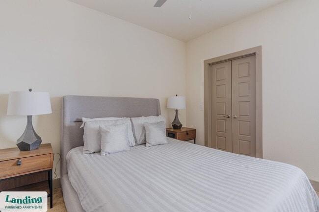 Foto del edificio - 300 Enclave Dr