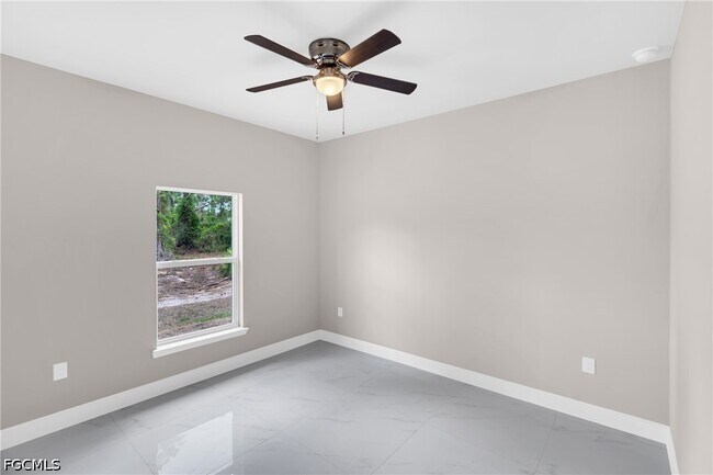 Foto del edificio - 715 Bering Ave S