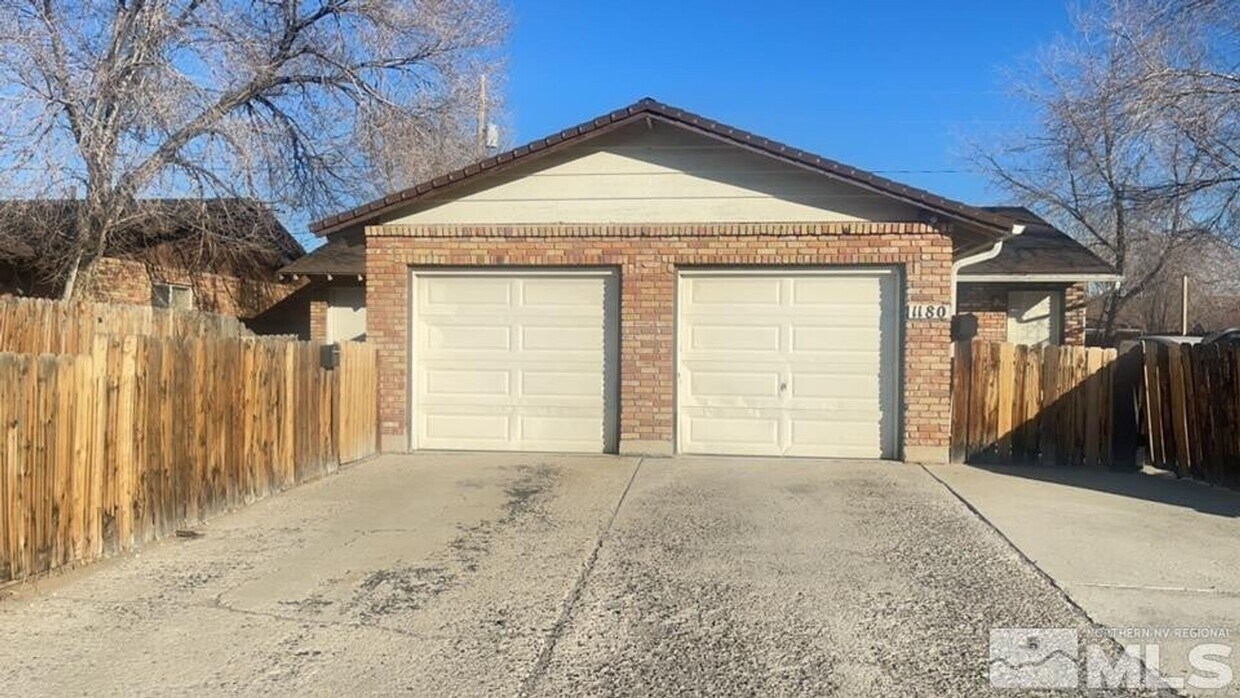 Primary Photo - Clean 2 bedroom Duplex Near UNR