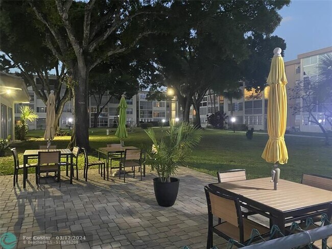 Foto del edificio - 2999 NW 48th Ave