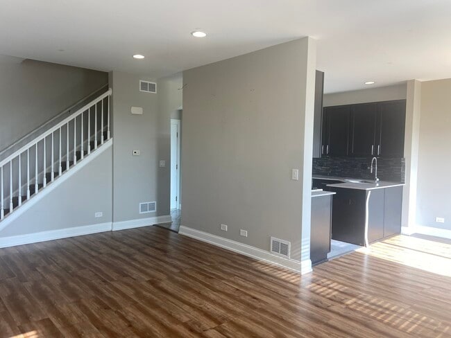 Building Photo - 8529 Sawyer Ct