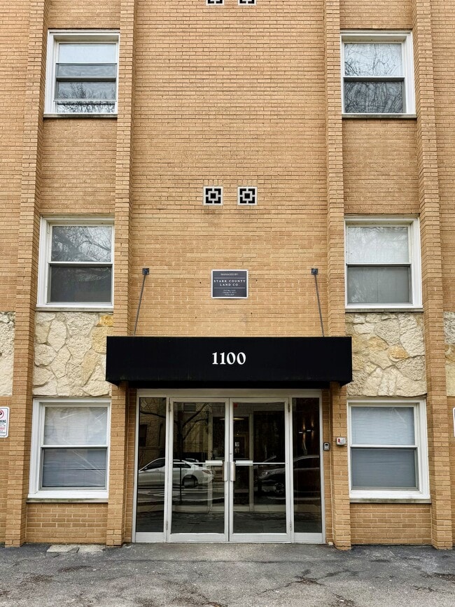 Building Photo - 1100 Church St