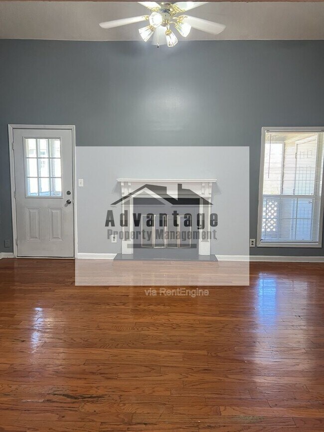 Foto del edificio - 9449 Cypress Ln