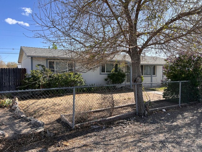 Building Photo - Centrally Located Single Family Home in Fe...